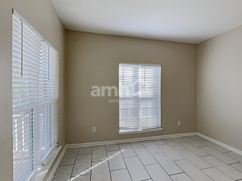 Building Photo - 212 Leafmore Ct