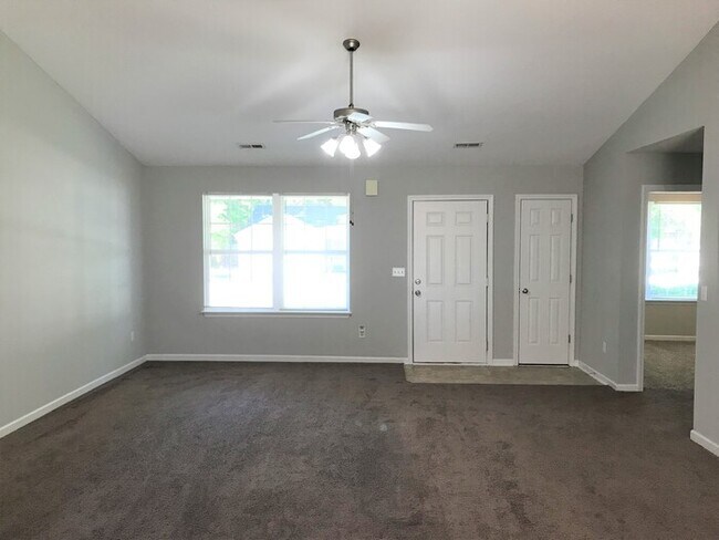 Building Photo - 4 Bedroom Ranch-Style Home!