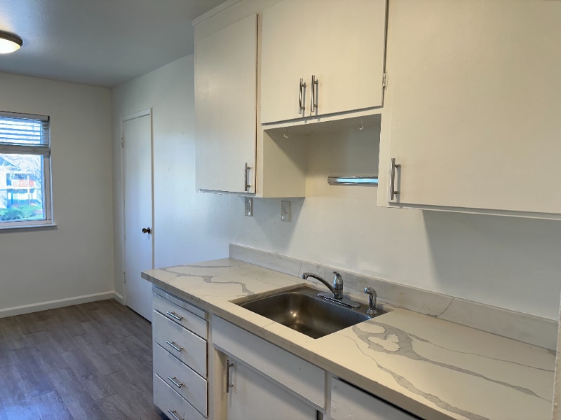 Building Photo - 1737 Ross Cir