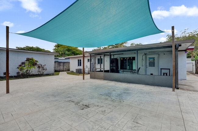 Building Photo - 4670 SW 25th Ave