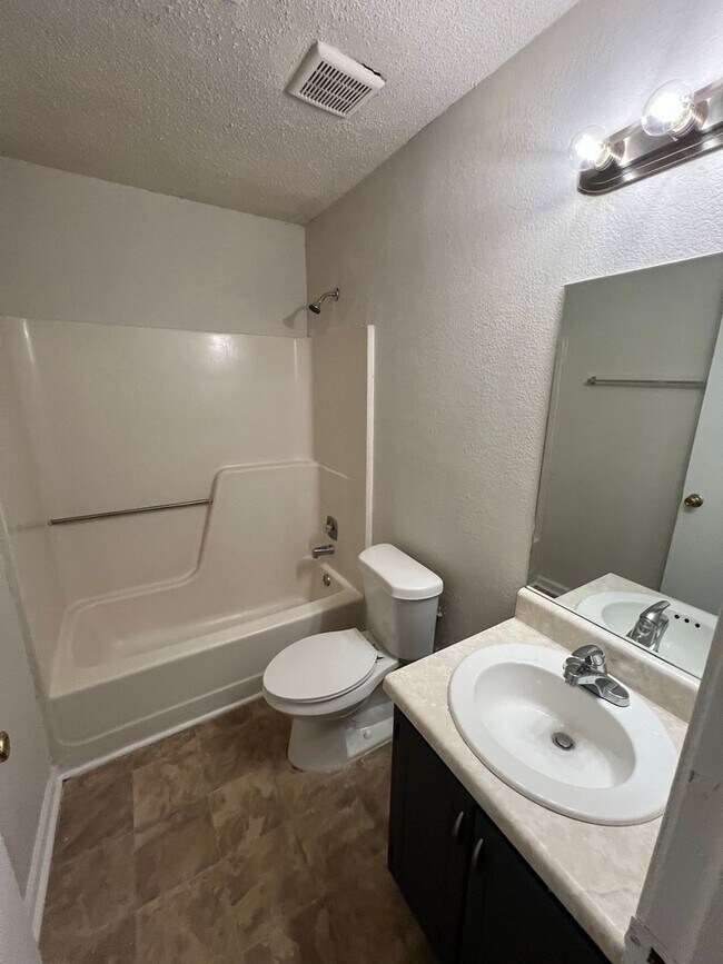 Building Photo - 2633 Dorian Dr SW