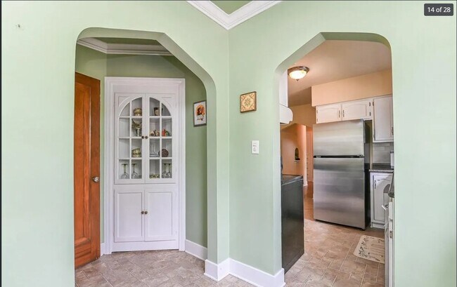 Building Photo - 2501 W Moss Ave