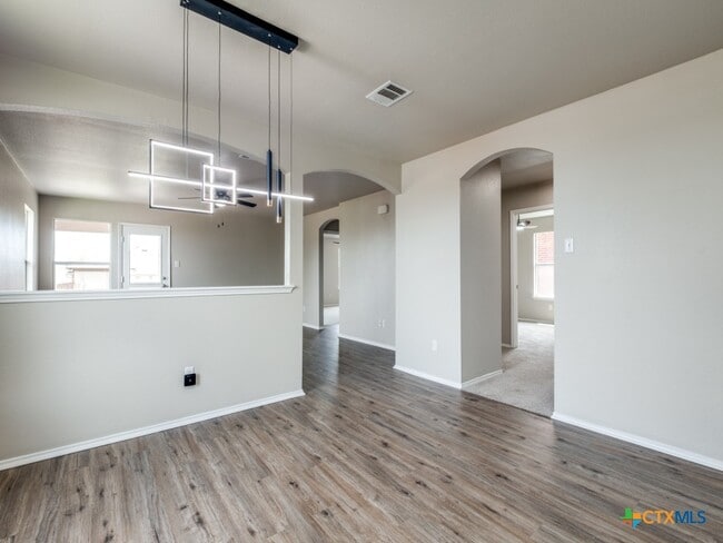 Building Photo - 204 Pine Arbol