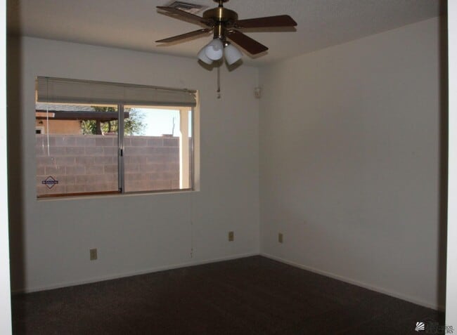 Building Photo - 1600 S 46th Dr