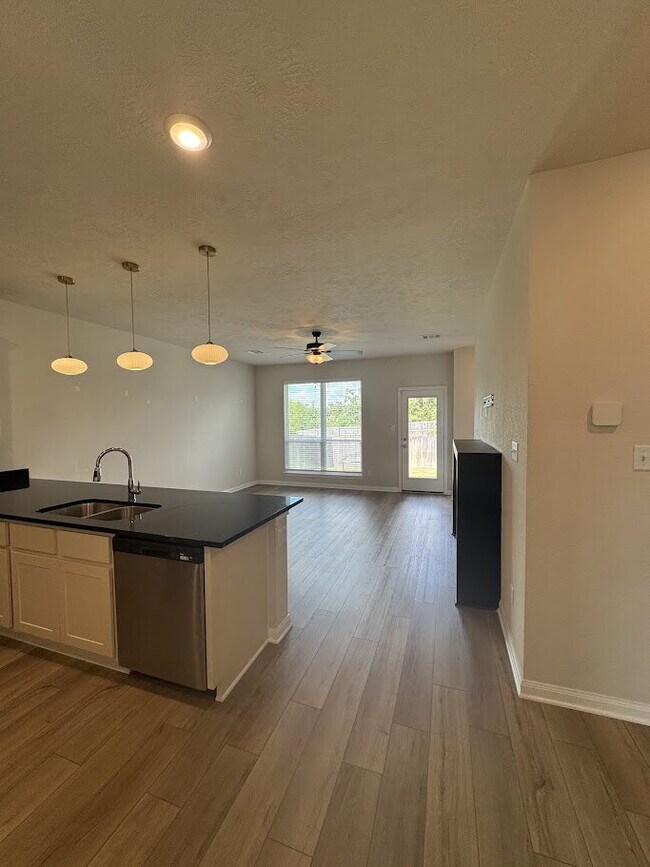 Building Photo - 1340 Kingsgate Dr