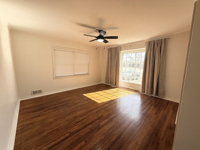 Building Photo - 1100 W Grand Ave