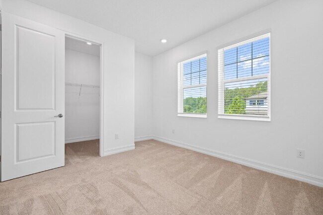 Building Photo - "Charming Estancia Luxury 3-Bed home in We...