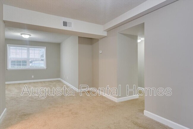 Building Photo - 2905 Arrowhead Dr