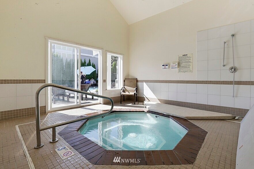 Jakuzzi - 11211 NE 128th St