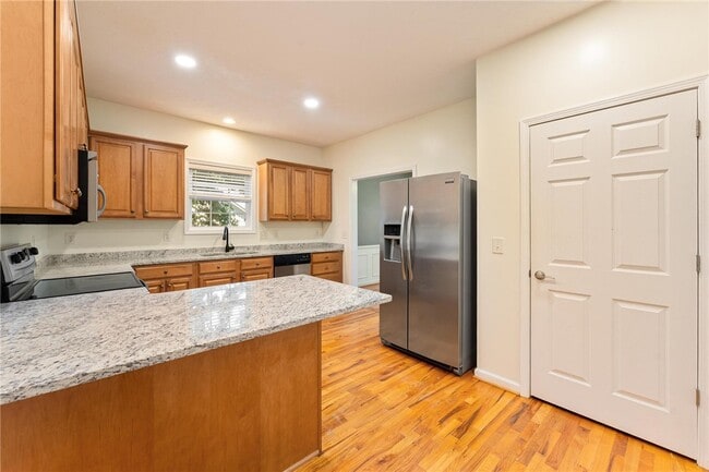 Building Photo - 307 Willow Brook Ln