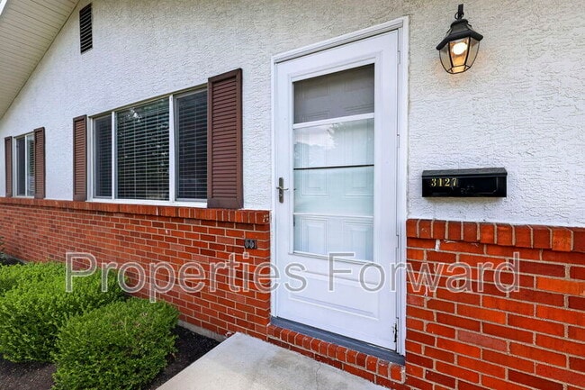 Building Photo - 3127 Thomas Ave