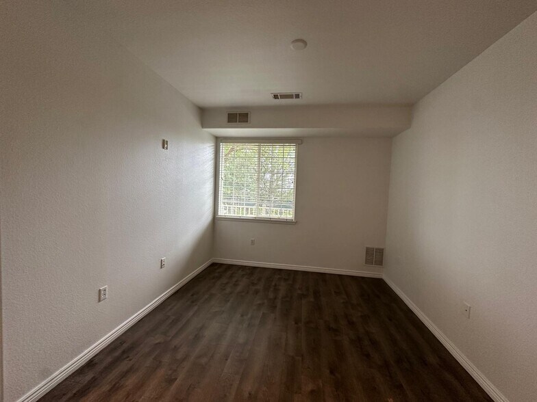 Building Photo - 2672 S Cathay Way