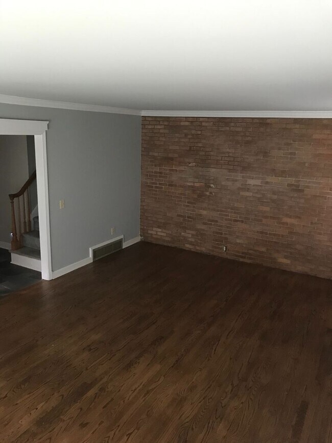 Building Photo - Charming 4B/3.5B Home!