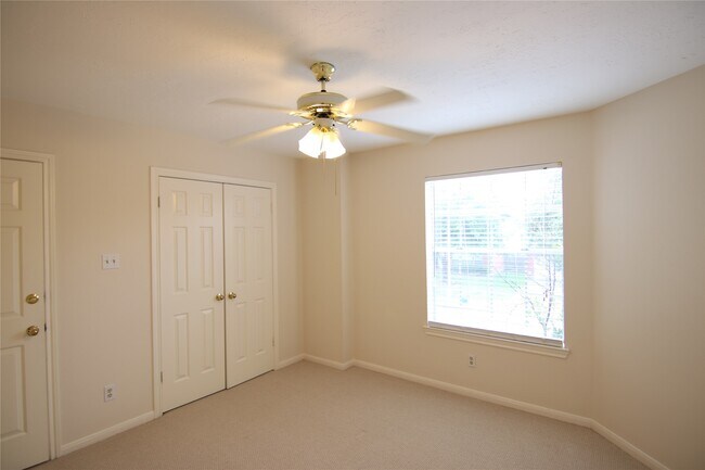 Building Photo - 3123 W Hampton Dr