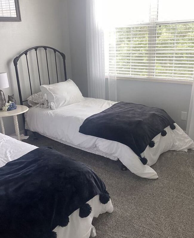 Building Photo - 531 Hedgewood Dr