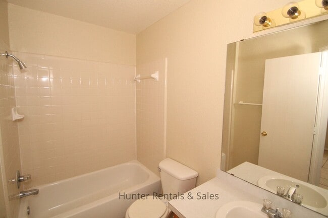 Building Photo - 4504 Jeff Scott Dr