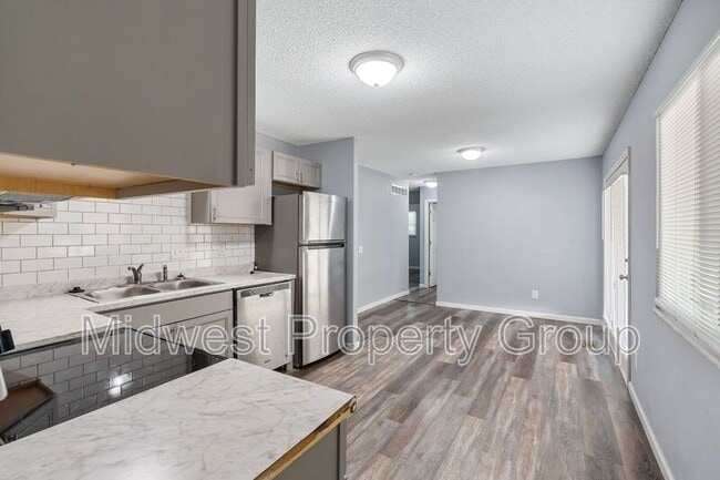 Building Photo - 2495 Lindsay Ln