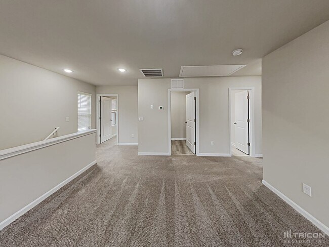 Building Photo - 130 Spring Knoll Dr