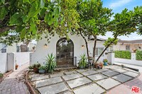 Building Photo - 2736 Cloverdale Ave