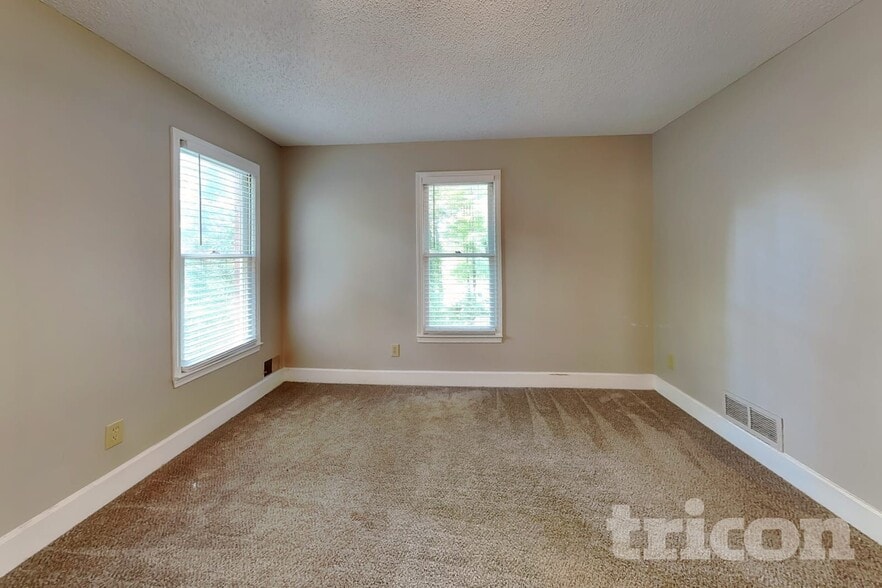 Building Photo - 150 Tanglewood Dr