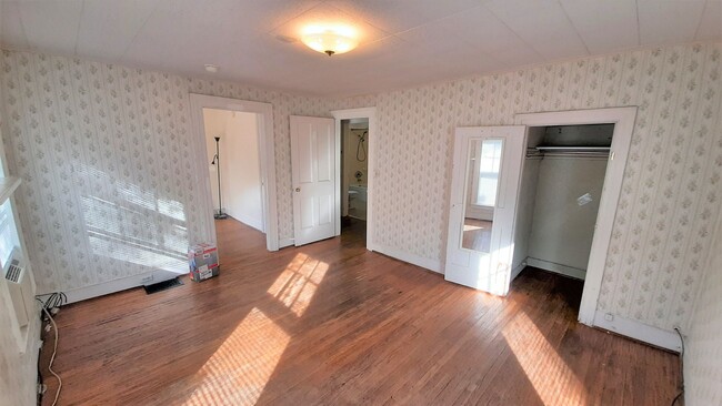 Building Photo - 405 N Aurora St