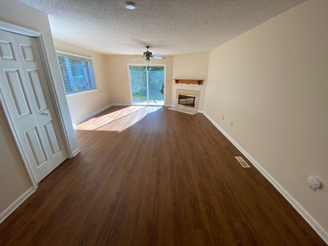 Building Photo - Ideal Living: Beautifully Designed 2 Bedro...