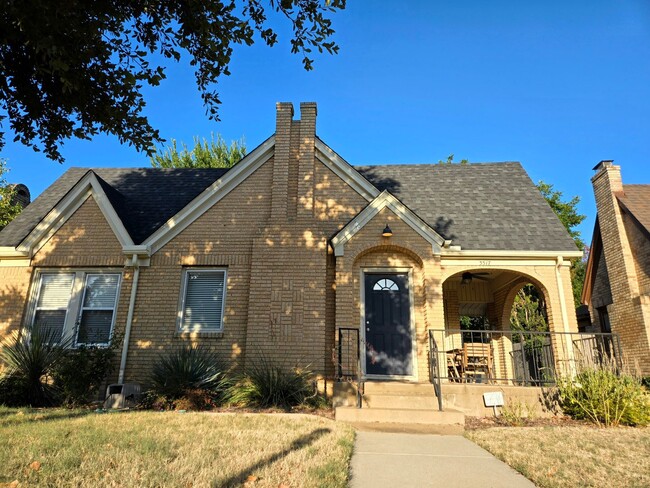 Building Photo - Quaint Early American Home in Bluebonnet H...