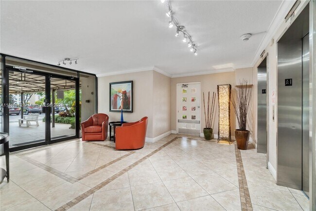 Building Photo - 2651 S Course Dr