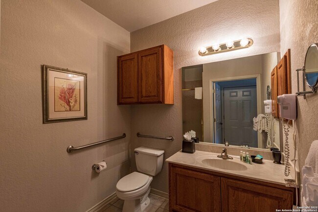 Building Photo - 20 Tapatio Dr E