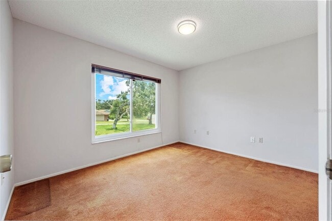 Building Photo - 8006 Oak Dr