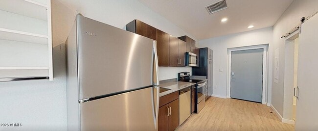 Building Photo - 6025 W Thomas Rd