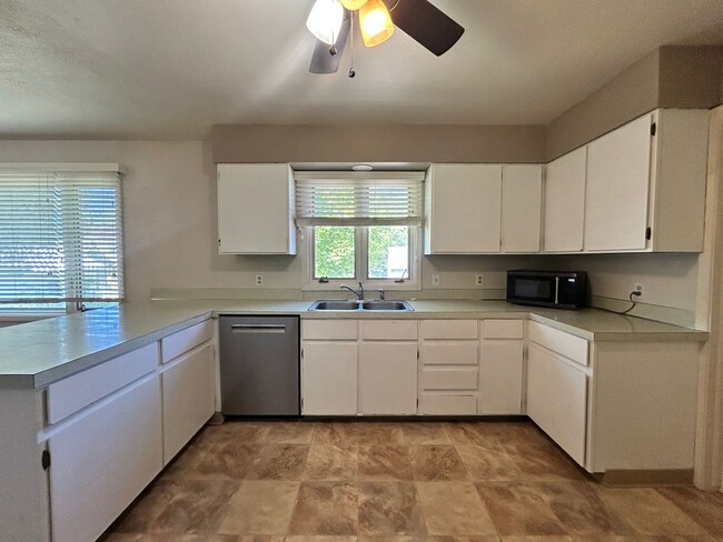 Building Photo - Large home in beautiful Stevensville setting