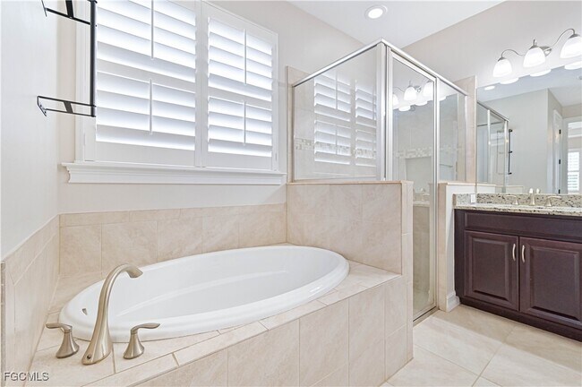 Building Photo - 2852 Royal Gardens Ave