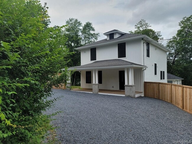 Primary Photo - 11 Brick Hill Rd