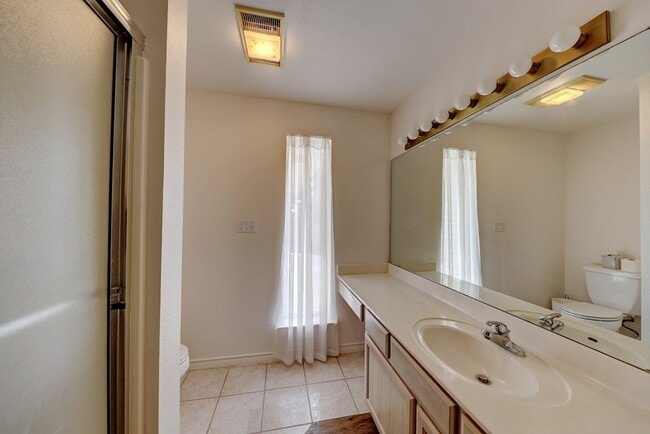 Building Photo - 212 Oak Hill Dr