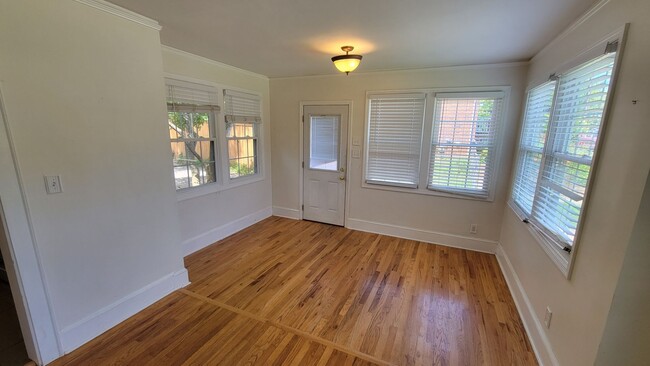 Building Photo - 3 Bed, 2 Bath Home Available in Greenville