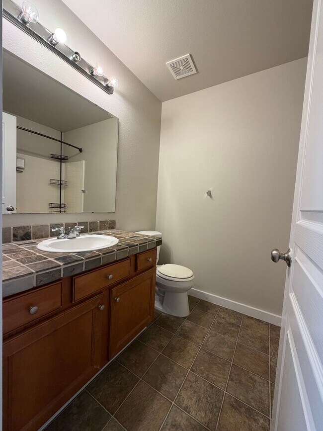 Building Photo - Perfect 4 bed 2.5 ba home in the desirable Sundance Subdiv. off McMillan & Meridian Rd.