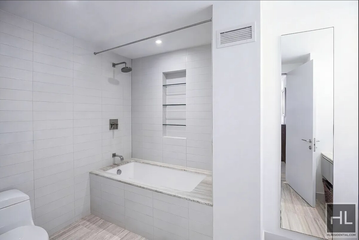 Building Photo - 322 W 57th St