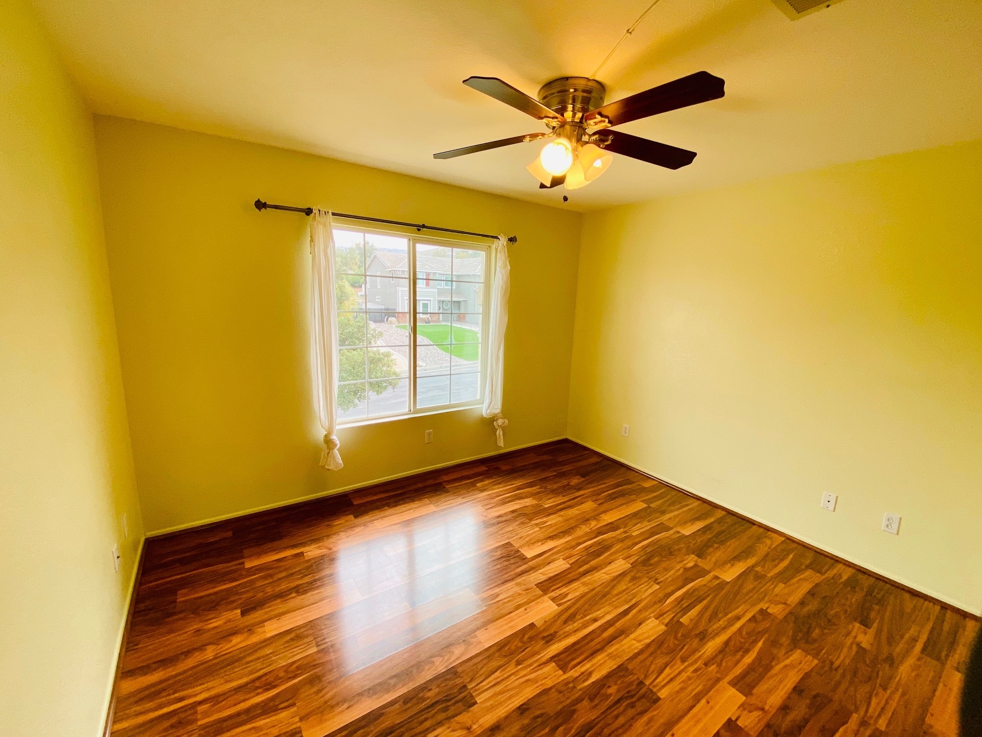 Building Photo - 5539 Avenida Entrada