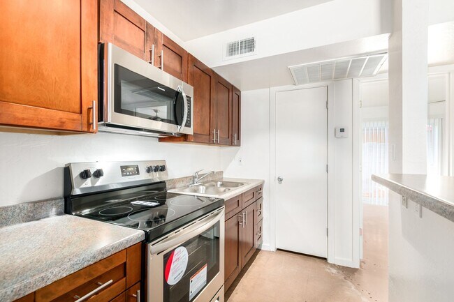 Building Photo - 1722 E Ocotillo Rd