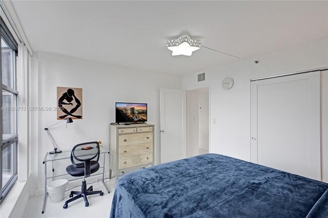 Building Photo - 3600 Mystic Pointe Dr