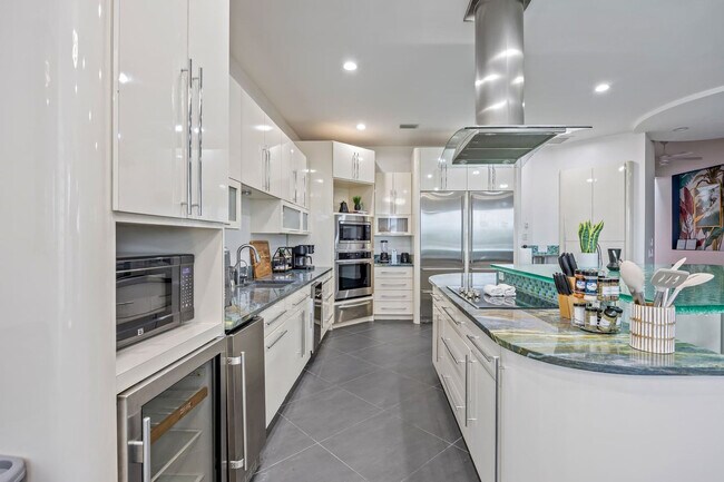 Building Photo - 873 S Atlantic Ave