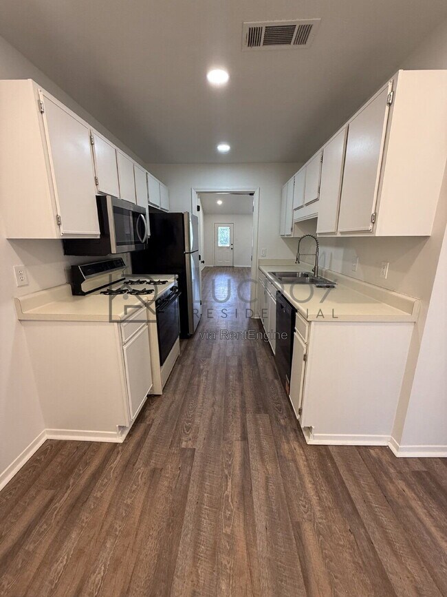 Building Photo - 23 Meadowoods Pl