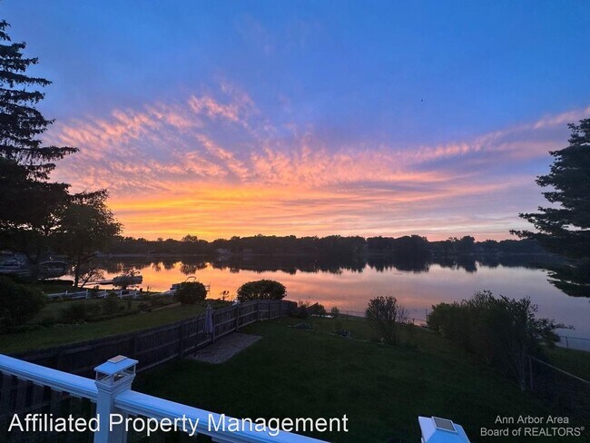 Primary Photo - 3 br, 2 bath House - 3330 Lexington Rd