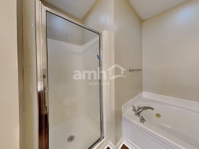 Building Photo - 405 Crystal Oaks Ln