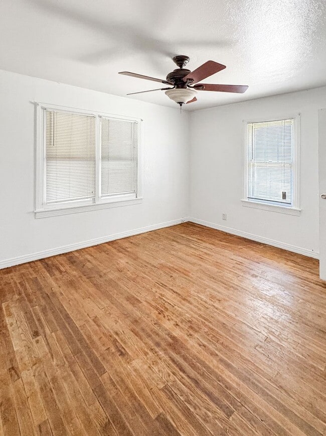 Building Photo - 1207 E Scharbauer St