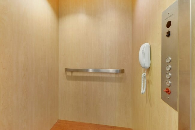 Building Photo - 22 Vela Way