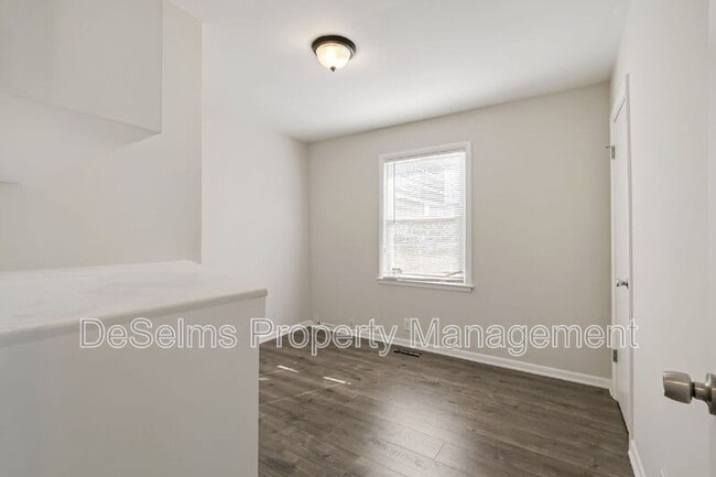 Building Photo - 802 Ramsey St