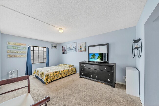 Building Photo - 130 Cypress Club Dr