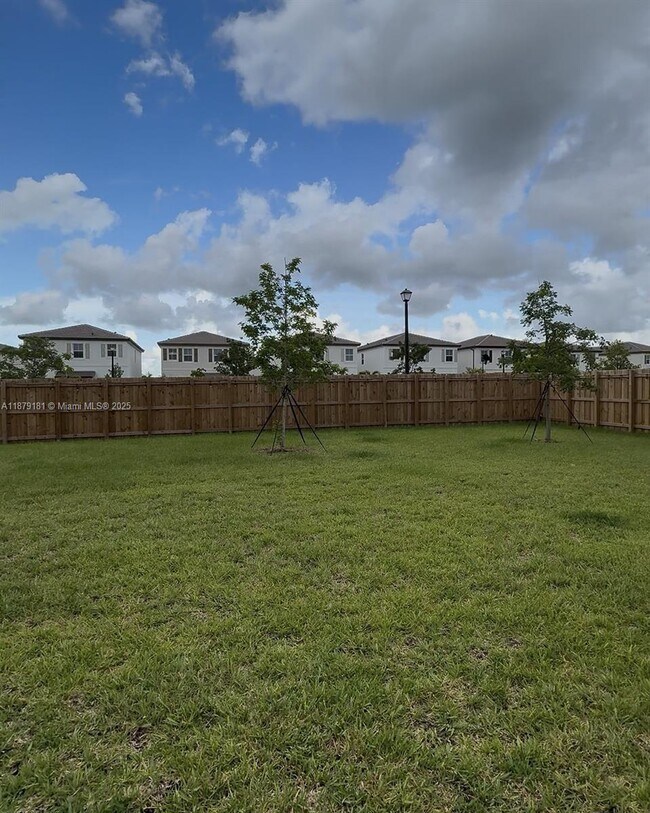 Building Photo - 2415 SE 23rd Rd